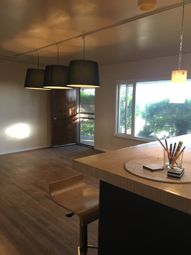 Building Photo - 3094 Belvedere Dr