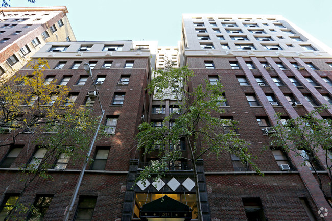 Building Photo - Manhattan Tower Condos