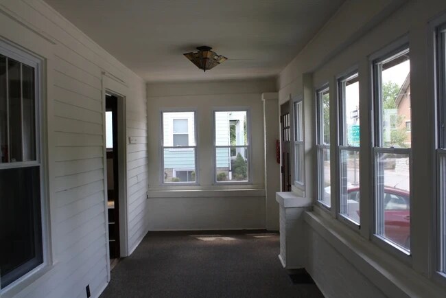 Foto del edificio - 112 E Cottage Grove Ave