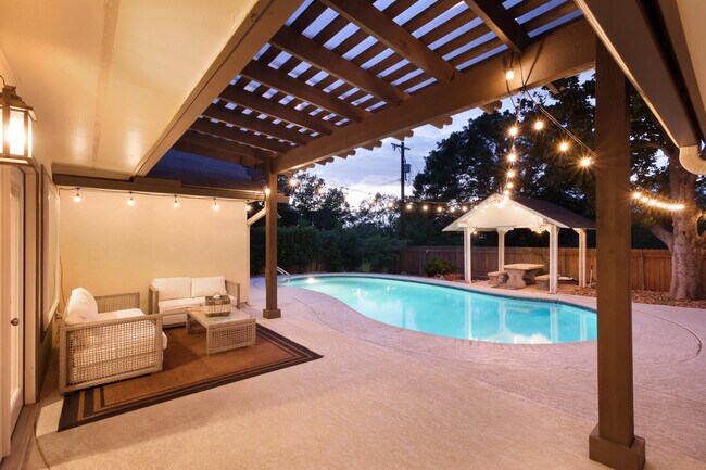 Foto del edificio - 6023 Windhaven Dr