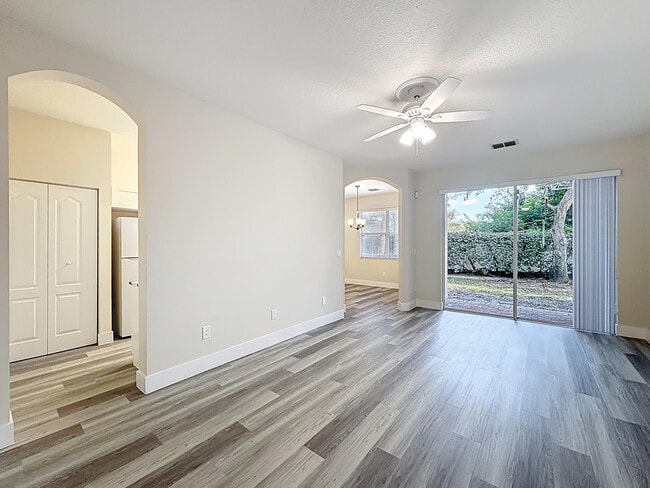 Foto del edificio - 1010 Seminole Palms Dr