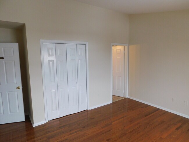 Building Photo - 280 Kipp St