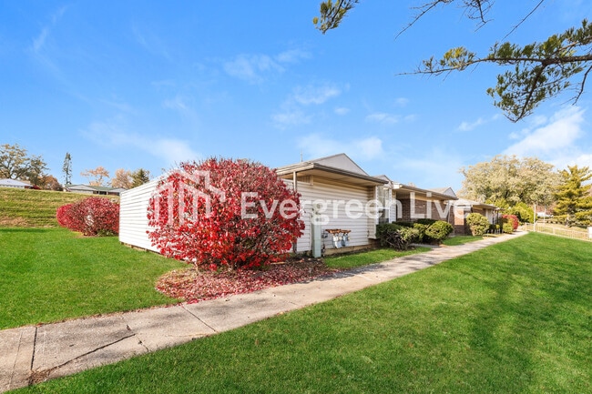 Building Photo - 5630 Troy Villa Blvd