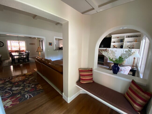 Entry - 509 S Shore Pines Rd