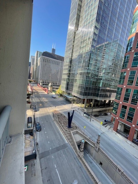 Building Photo - 345 N LaSalle St