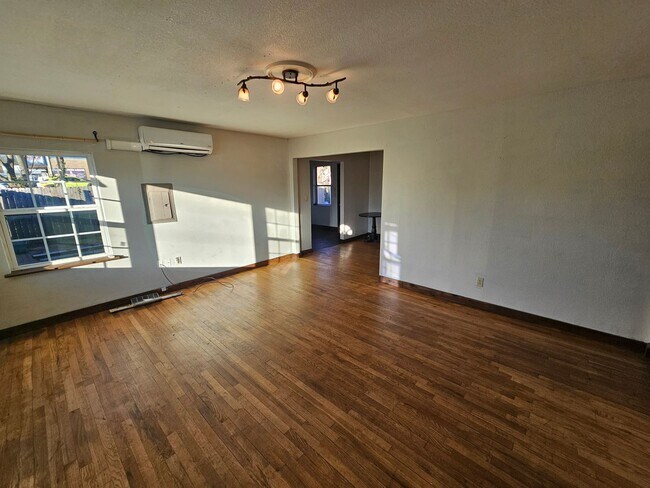 Foto del edificio - 3130 S School Ave