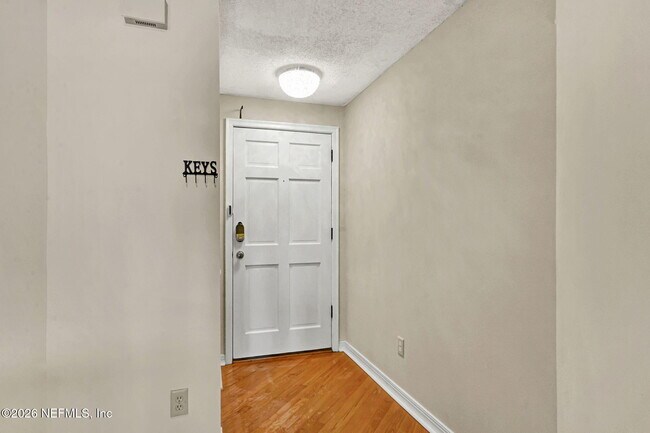 Foto del edificio - 2099 Winterbourne W