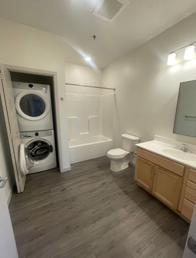 Foto del edificio - Two-Bedroom Unit at Tiller+Main