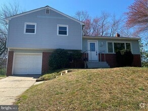 Building Photo - 902 Woodlane Rd