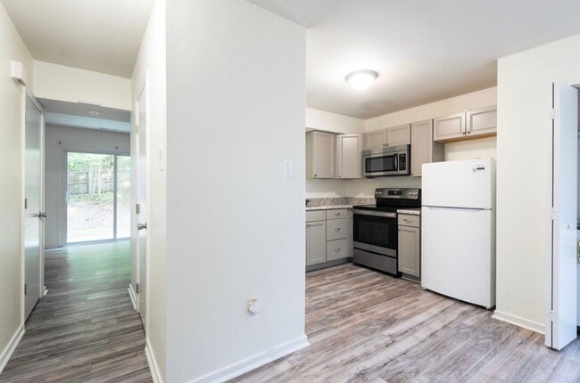 Building Photo - 15249 Broadwater Cir