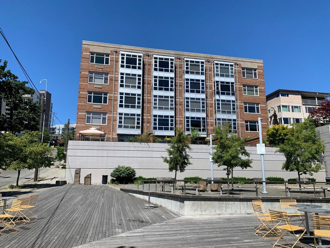 Primary Photo - The Willis Condominiums ~ Queen Anne