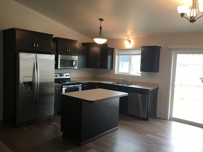 Foto del edificio - 3 Bed 2 Bath Twin Home