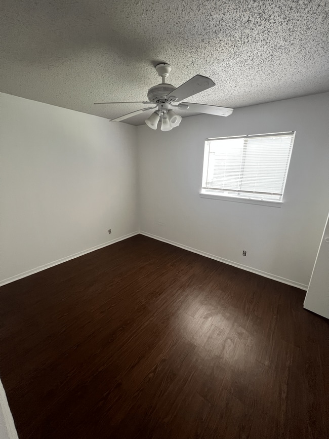 Building Photo - Great one bedroom in Hyde Park!