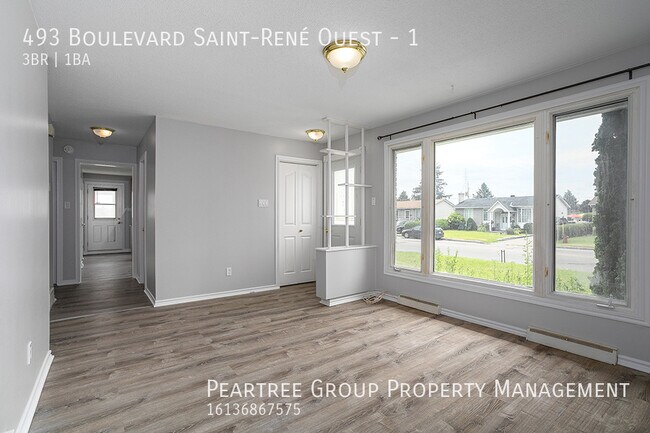 Photo du bâtiment - Spacious 3BR Bungalow with Private Yard & Parking –  493 St-René Blvd West, Gatineau