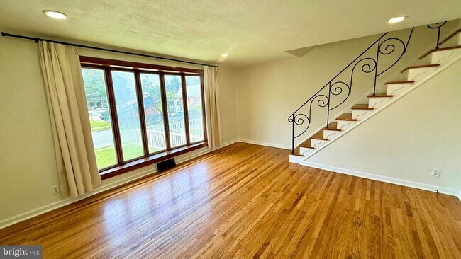 Foto del edificio - 4 Collier Cir