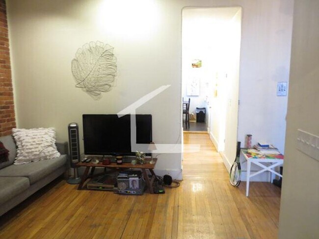 Building Photo - Beautiful, Renovated and Affordable Allston 3 Bed right off Comm Ave for September 1st