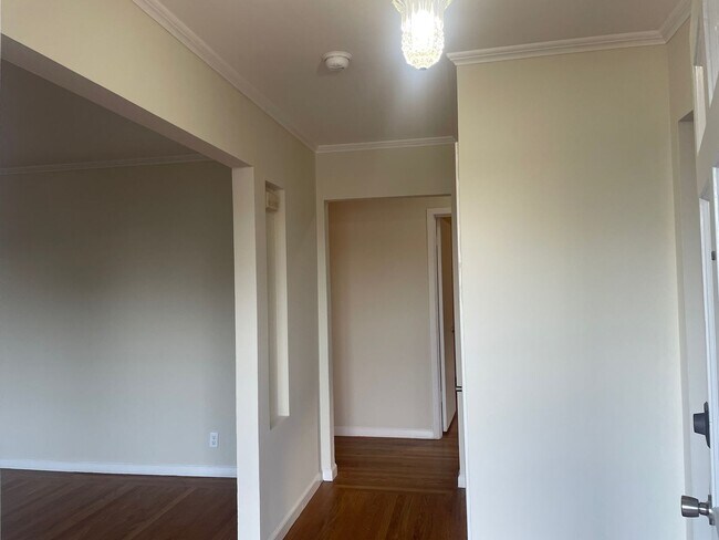 Building Photo - Gorgeous Millbrae Home 2 bed 1 bath