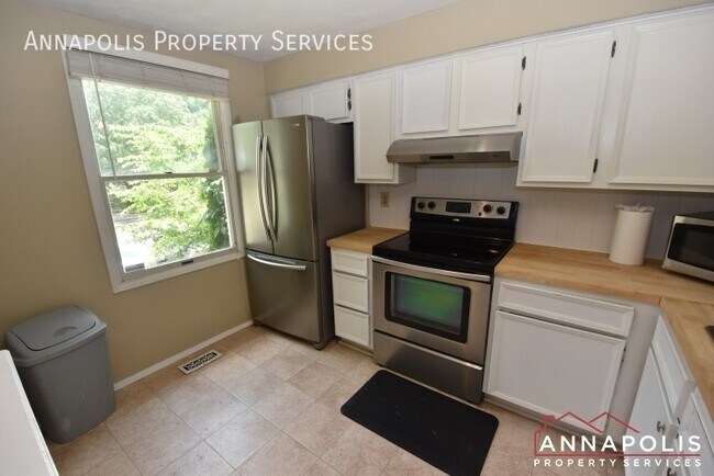 Foto del edificio - 7660 Fairbanks Ct