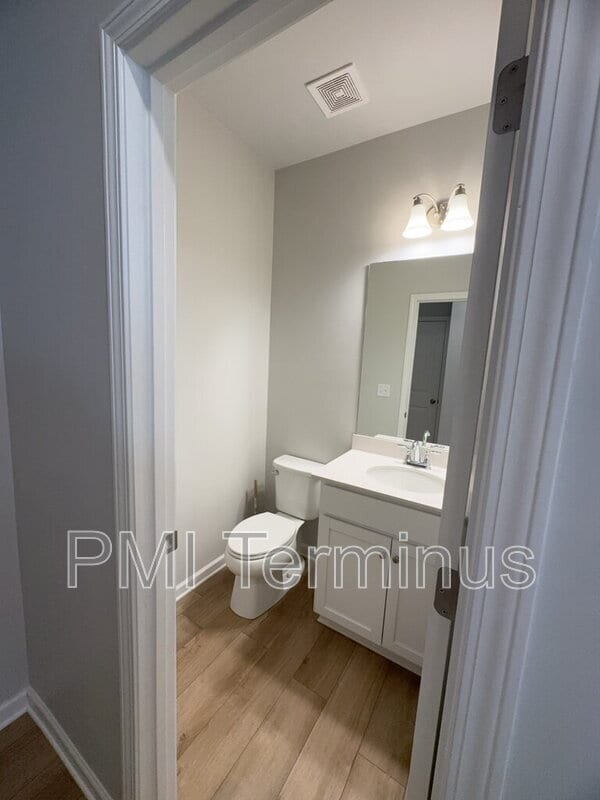 Foto del edificio - 4637 Blake Lp