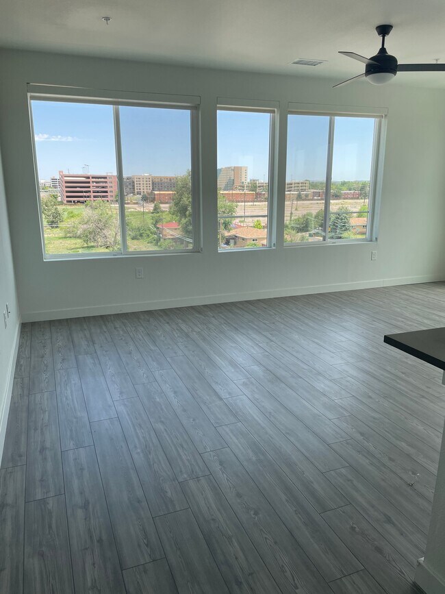 Foto del edificio - 12600 E Colfax Ave