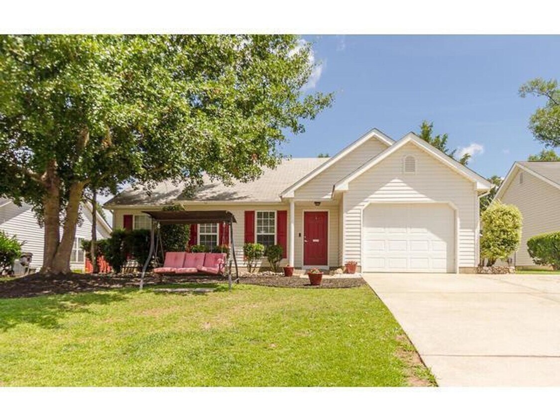 Primary Photo - 3 bedroom, 2 bath home in Amherst off of C...