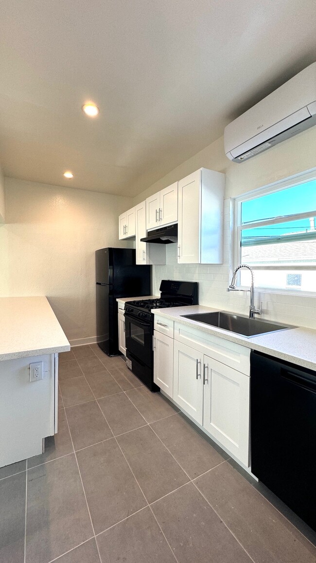 Building Photo - 138 Olive St