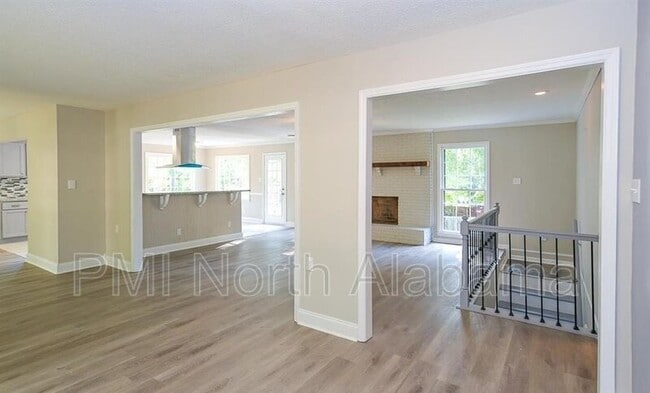 Building Photo - 10220 Melanie Dr SE