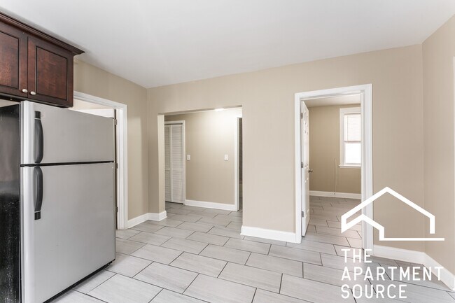 Foto del edificio - 2618 N Harding Ave