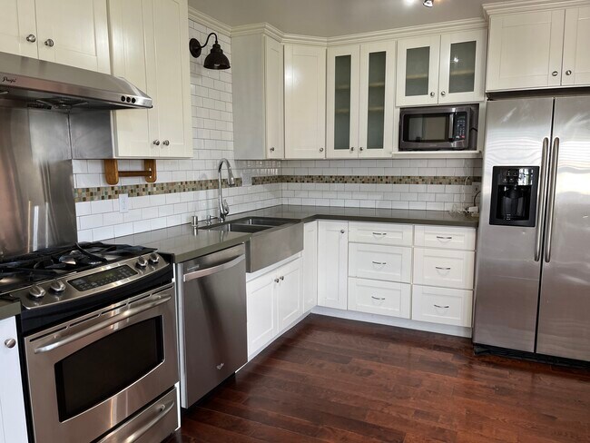Building Photo - 15448 Jutland St