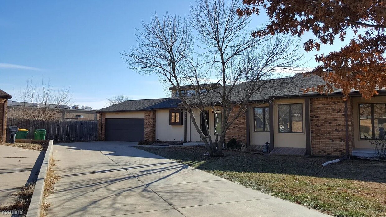 Primary Photo - 4 br, 3 bath Duplex - 3136 North Longfello...