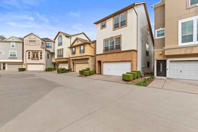 Building Photo - 3334 Clearview Villa Way