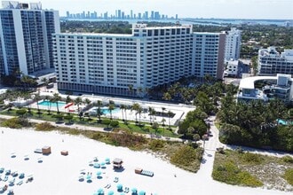 Building Photo - 2899 Collins Ave