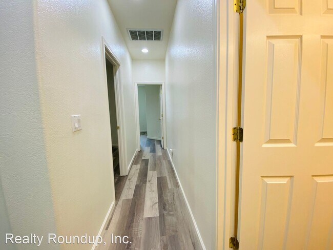 Building Photo - 3 br, 2 bath House - 7787 Laguna Vega Dr