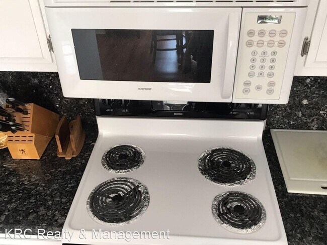 Foto del edificio - 1910 Roosevelt Ave