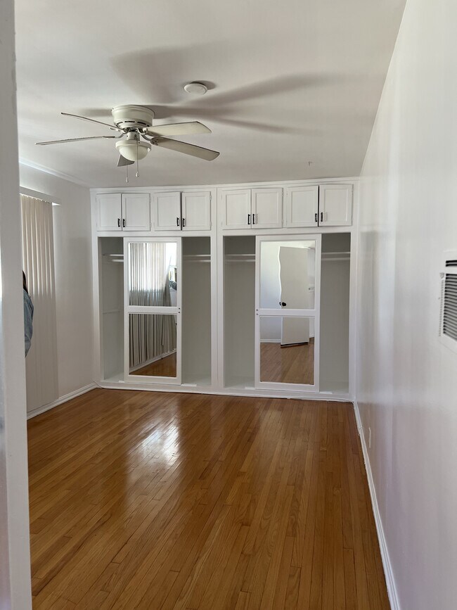 Foto del edificio - 1118 S Sherbourne Dr