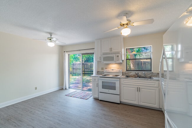 Building Photo - 2519 Elderberry Dr