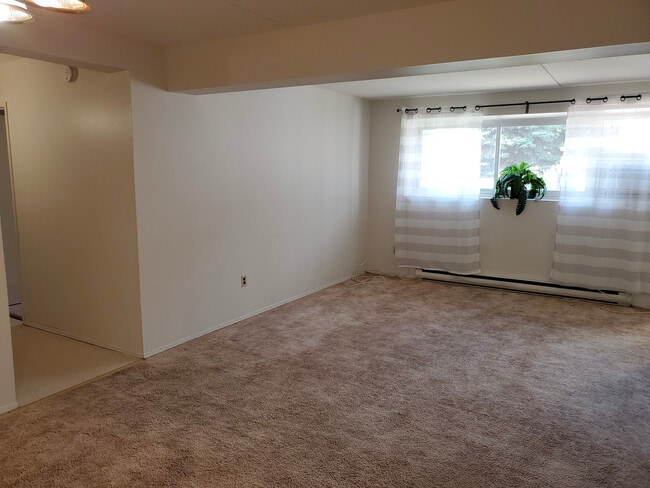Building Photo - 88 Southpark Dr
