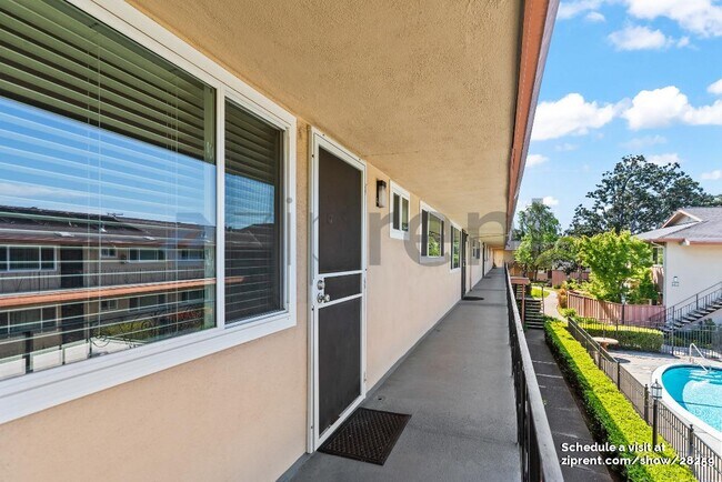 Foto del edificio - 1375 Phelps Ave