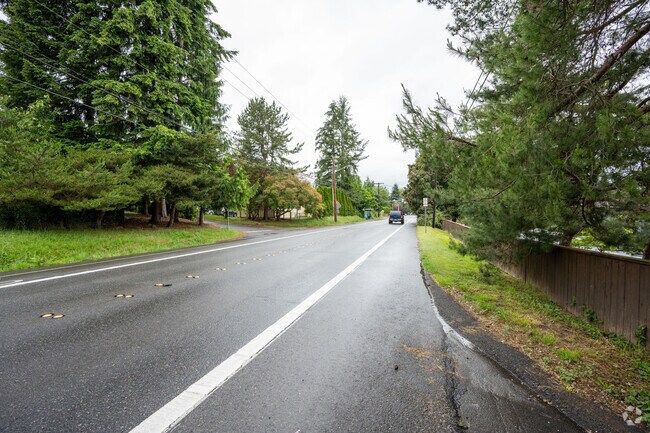 Building Photo - 3840 W Lake Sammamish Pky