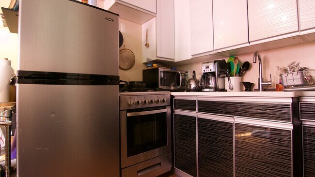 Foto del edificio - 635 Saint Marks Ave