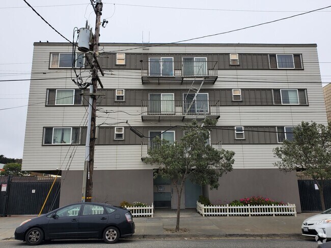 Building Photo - 1220 La Playa St