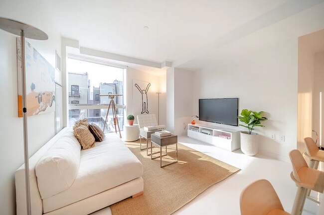 Foto principal - 163 E 126th St