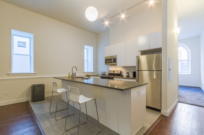 Foto del edificio - 1558 E Montgomery Ave