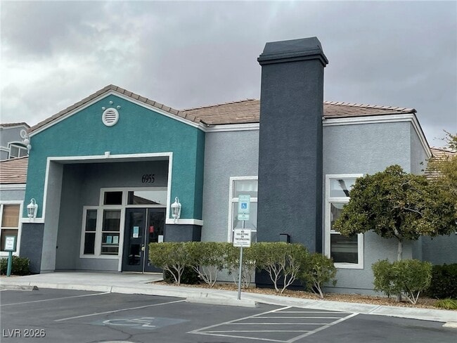 Foto del edificio - 6955 N Durango Dr