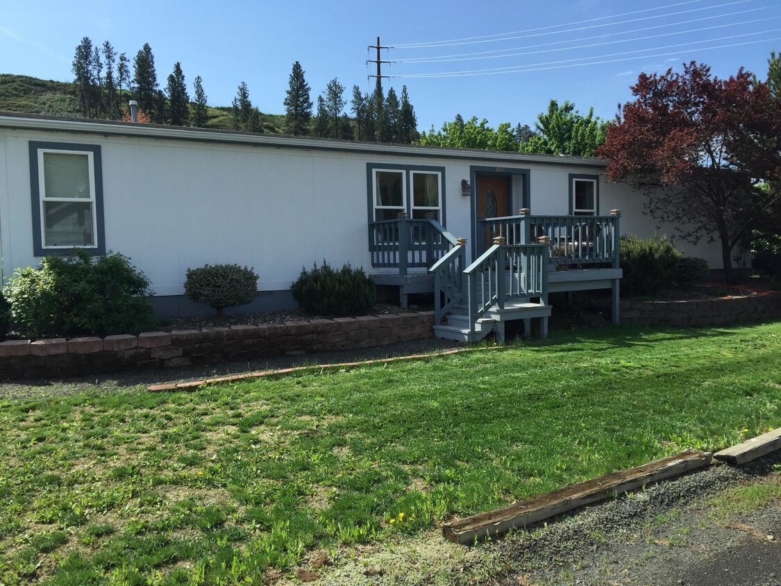 1716 N Riverside Ln, Colfax, WA 99111 House Rental in Colfax, WA