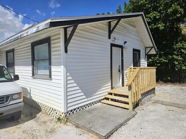 Foto del edificio - 522 1/2 15th St N