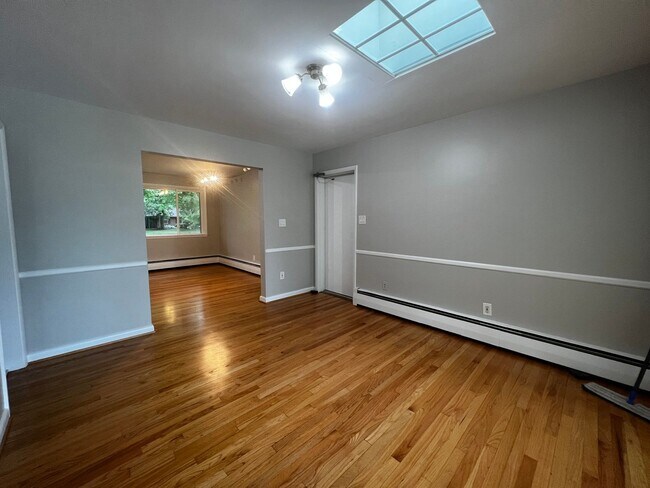 Building Photo - Charming 3 BR/2 BA Single-Family Home in E...