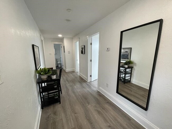 Building Photo - 8 Kenwood St