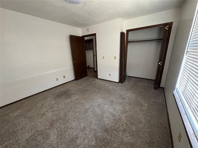 Building Photo - 2022 Berry Ave