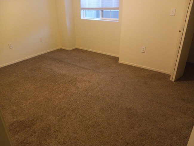 Main Bedroom - 600 Hosking Ave